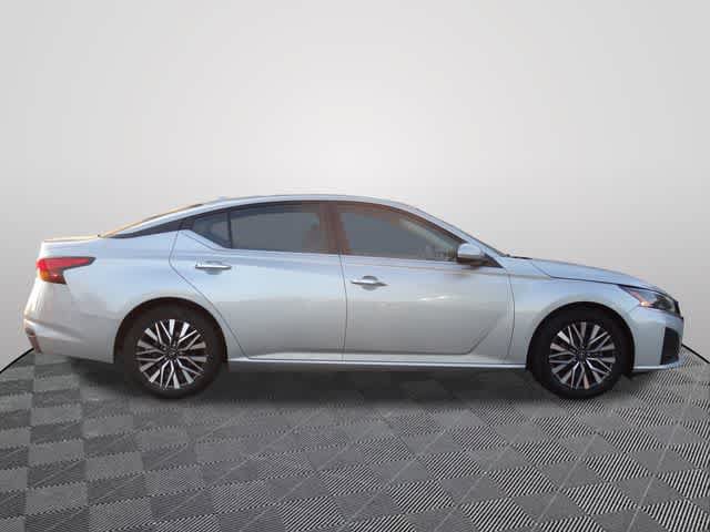 Used 2023 Nissan Altima 2.5 SV FWD image 4