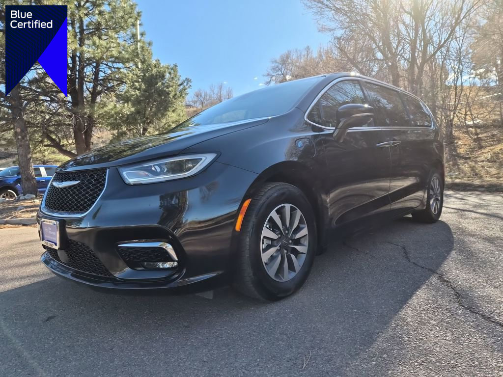 Used 2024 Chrysler Pacifica Select