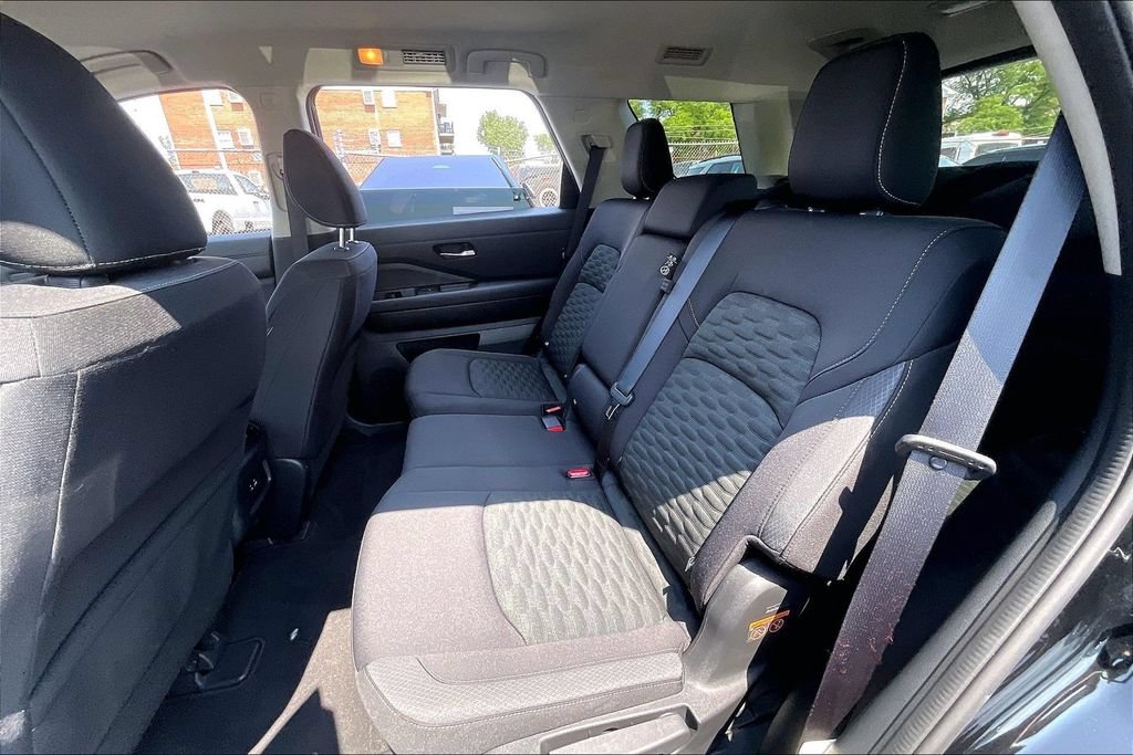 Used 2022 Nissan Pathfinder SV FWD image 25
