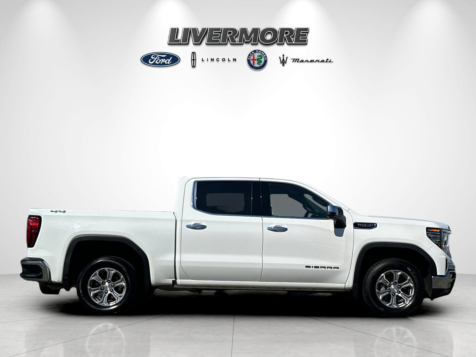 Used 2025 GMC Sierra 1500 SLT AWD/4WD image 2