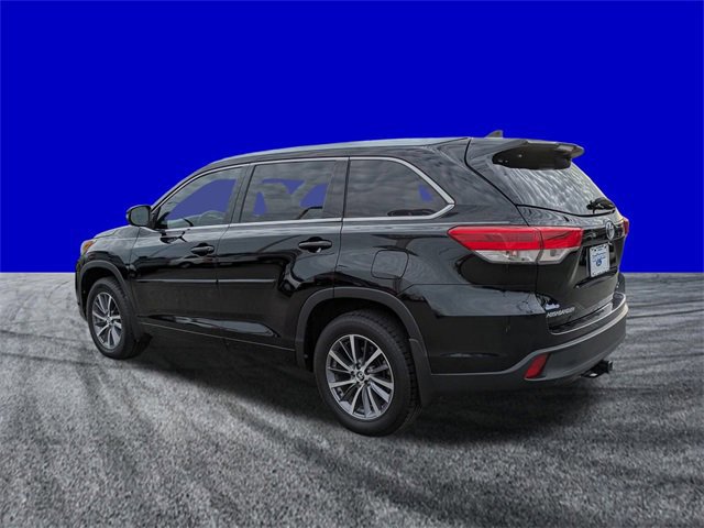 Used 2018 Toyota Highlander XLE image 3
