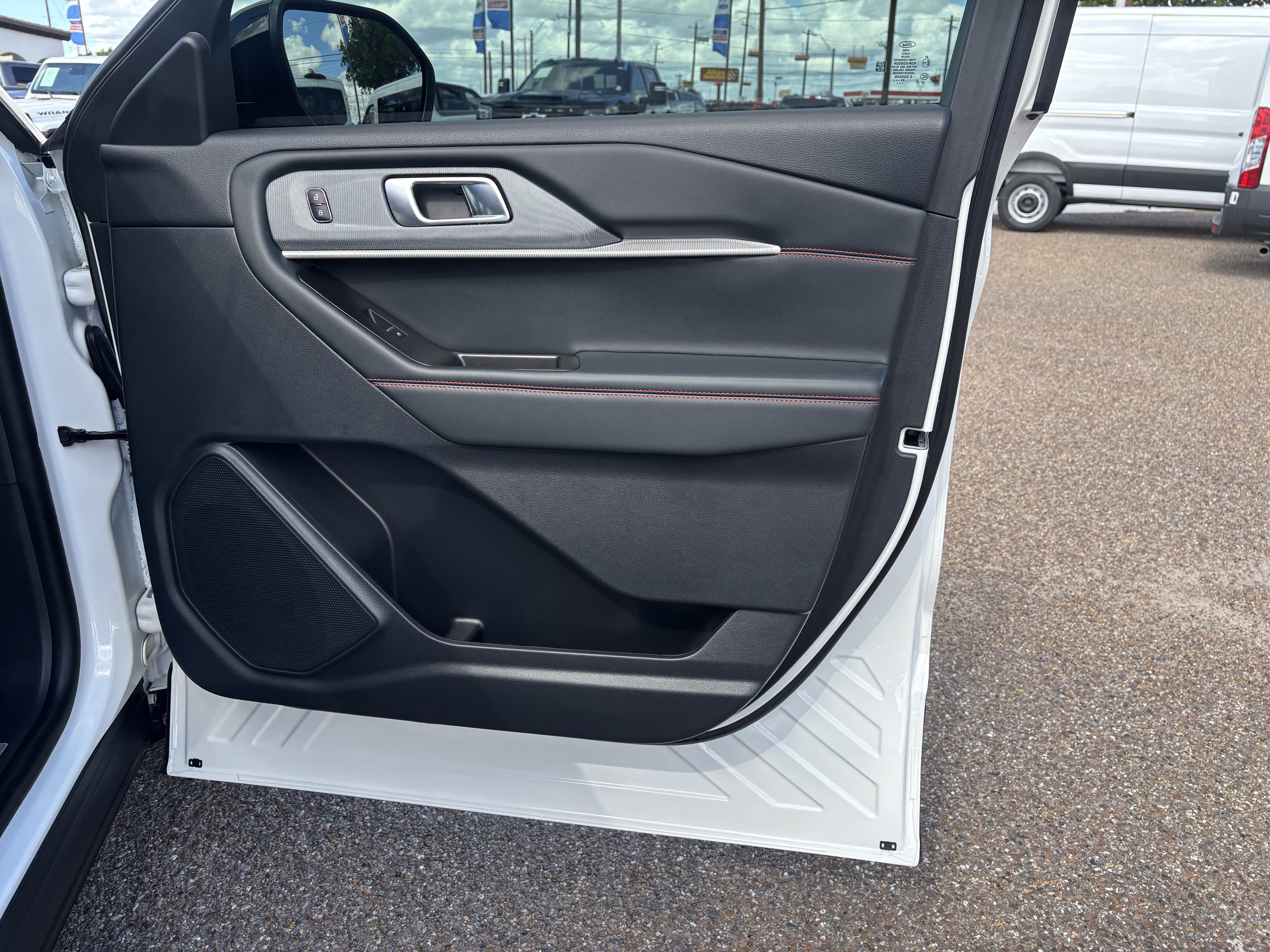 Certified 2026 Ford Explorer ST-Line w/ ST-Line Street Pack RWD image 25