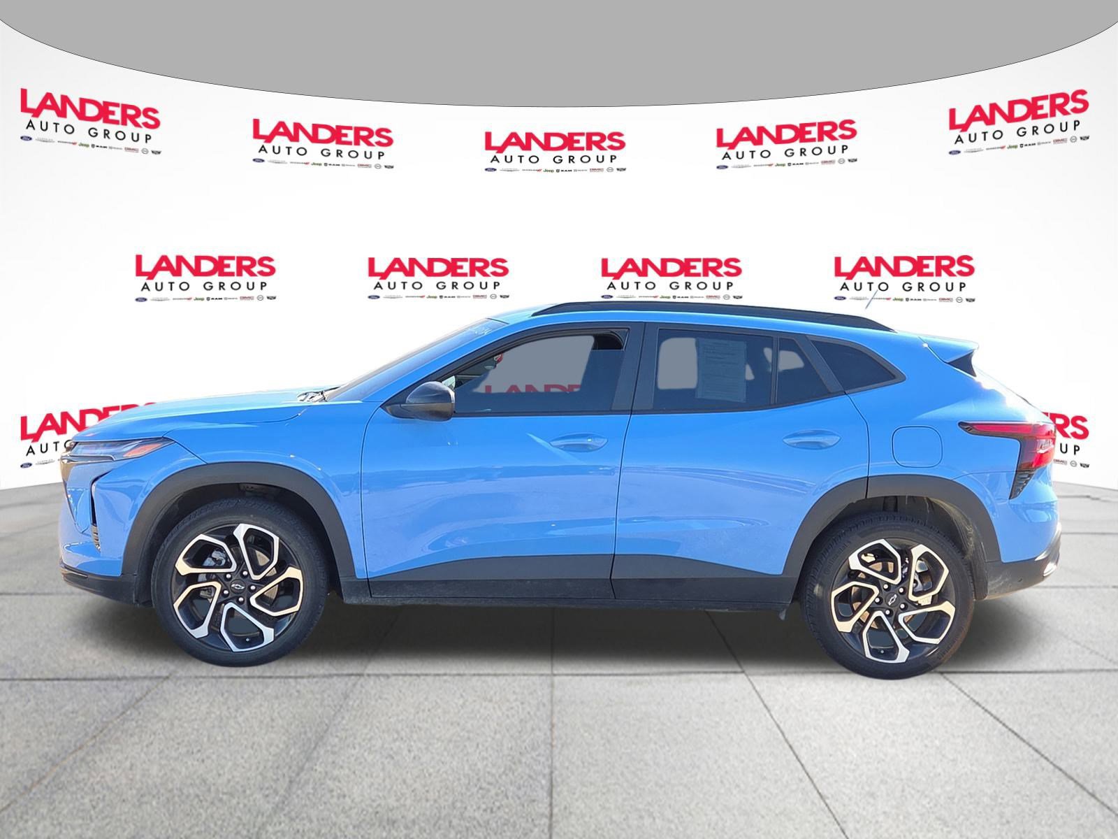 Used 2024 Chevrolet Trax RS w/ Driver Confidence Package FWD image 2