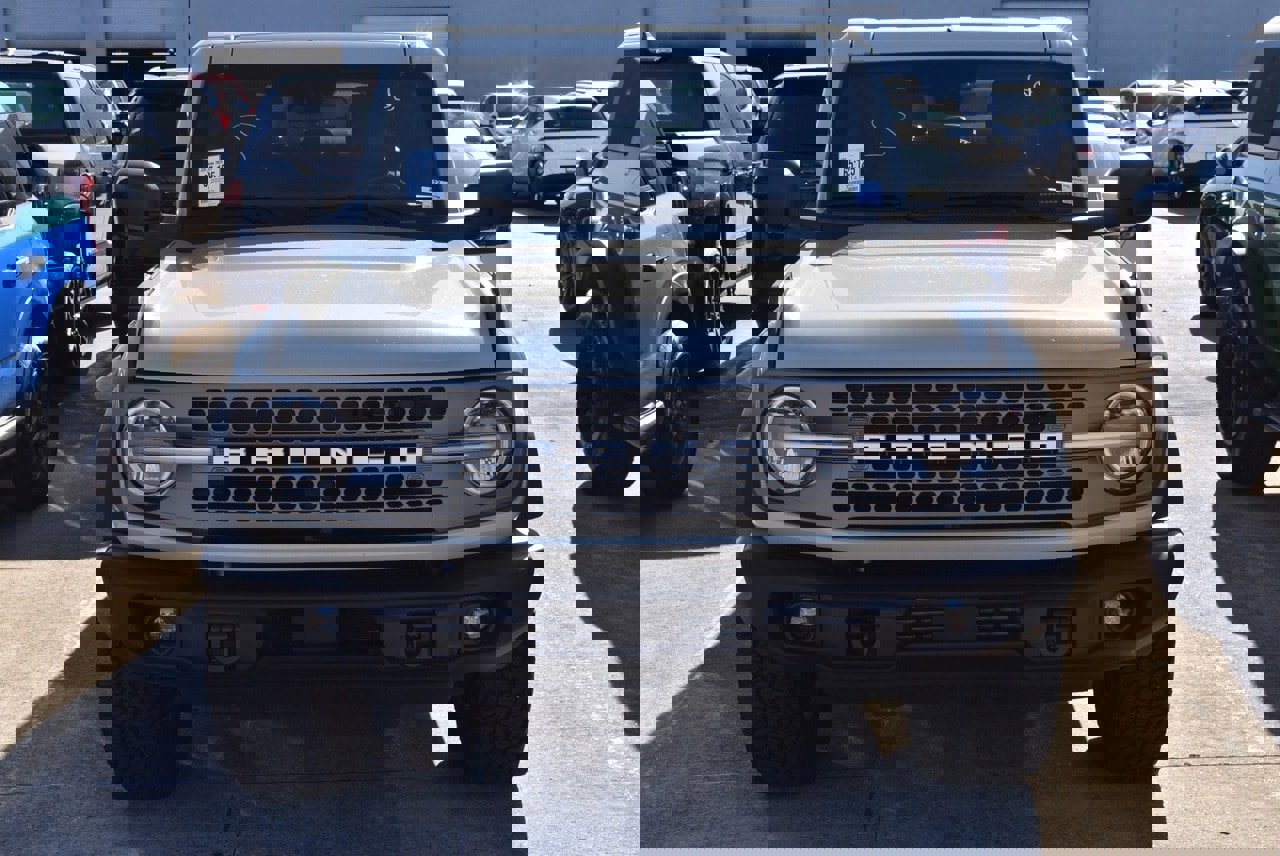 Certified 2025 Ford Bronco Badlands image 3