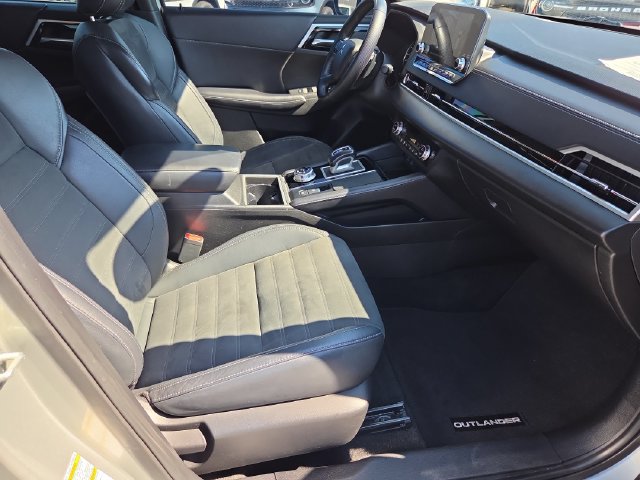 Used 2023 Mitsubishi Outlander SE AWD/4WD image 29