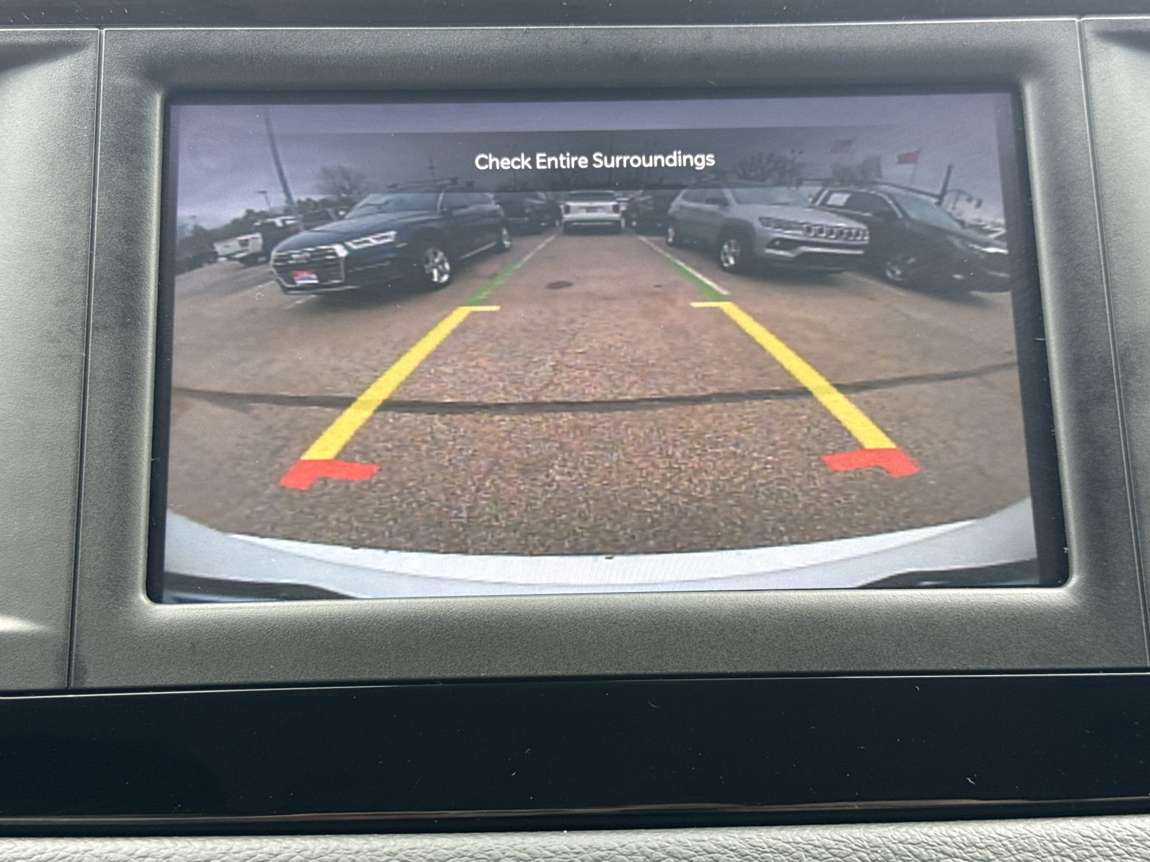 Used 2023 Chrysler Voyager LX image 20