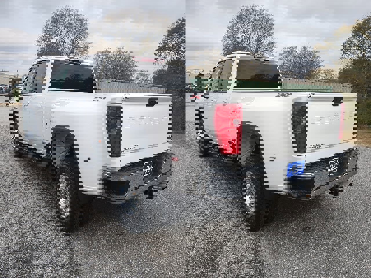 Used 2022 Chevrolet Silverado 3500 LT w/ Convenience Package image 5