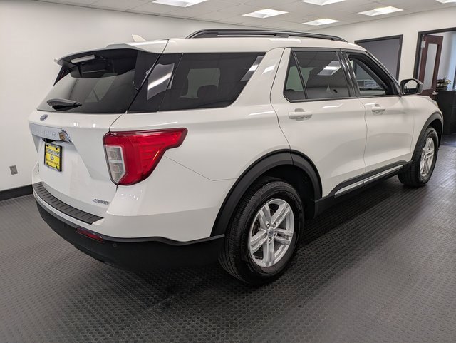 Certified 2023 Ford Explorer XLT image 4