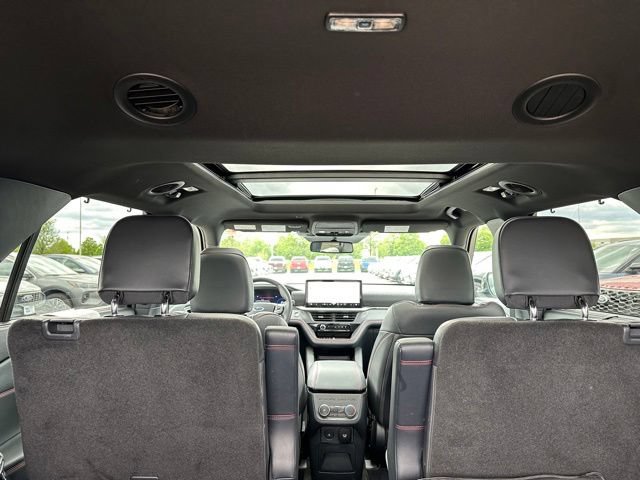 Certified 2025 Ford Explorer ST-Line w/ Premium Package AWD/4WD image 13