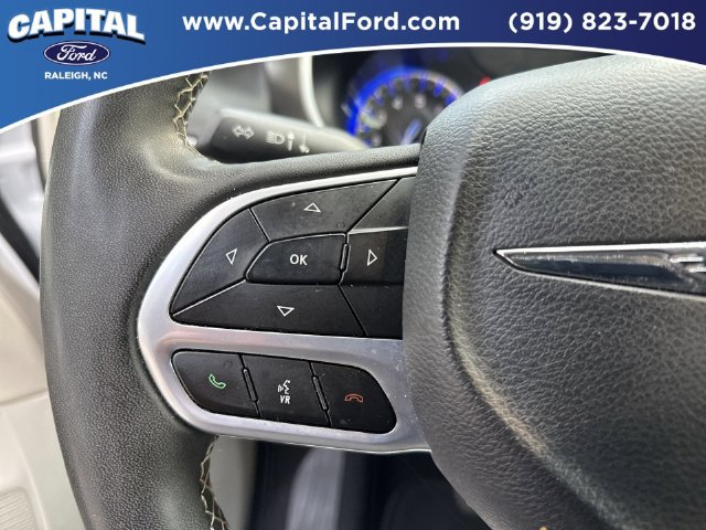 Used 2025 Chrysler Pacifica Select FWD image 21