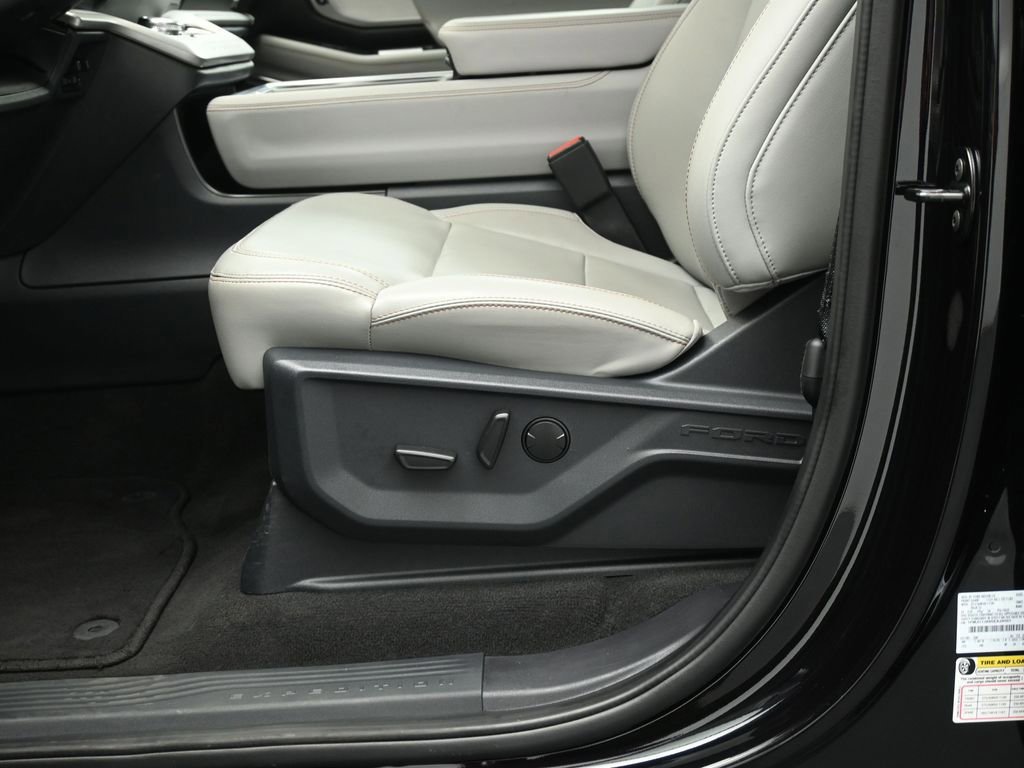 Certified 2025 Ford Expedition Active image 37