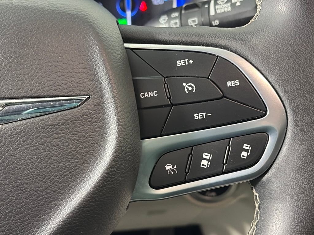 Used 2022 Chrysler Pacifica Touring-L FWD image 17