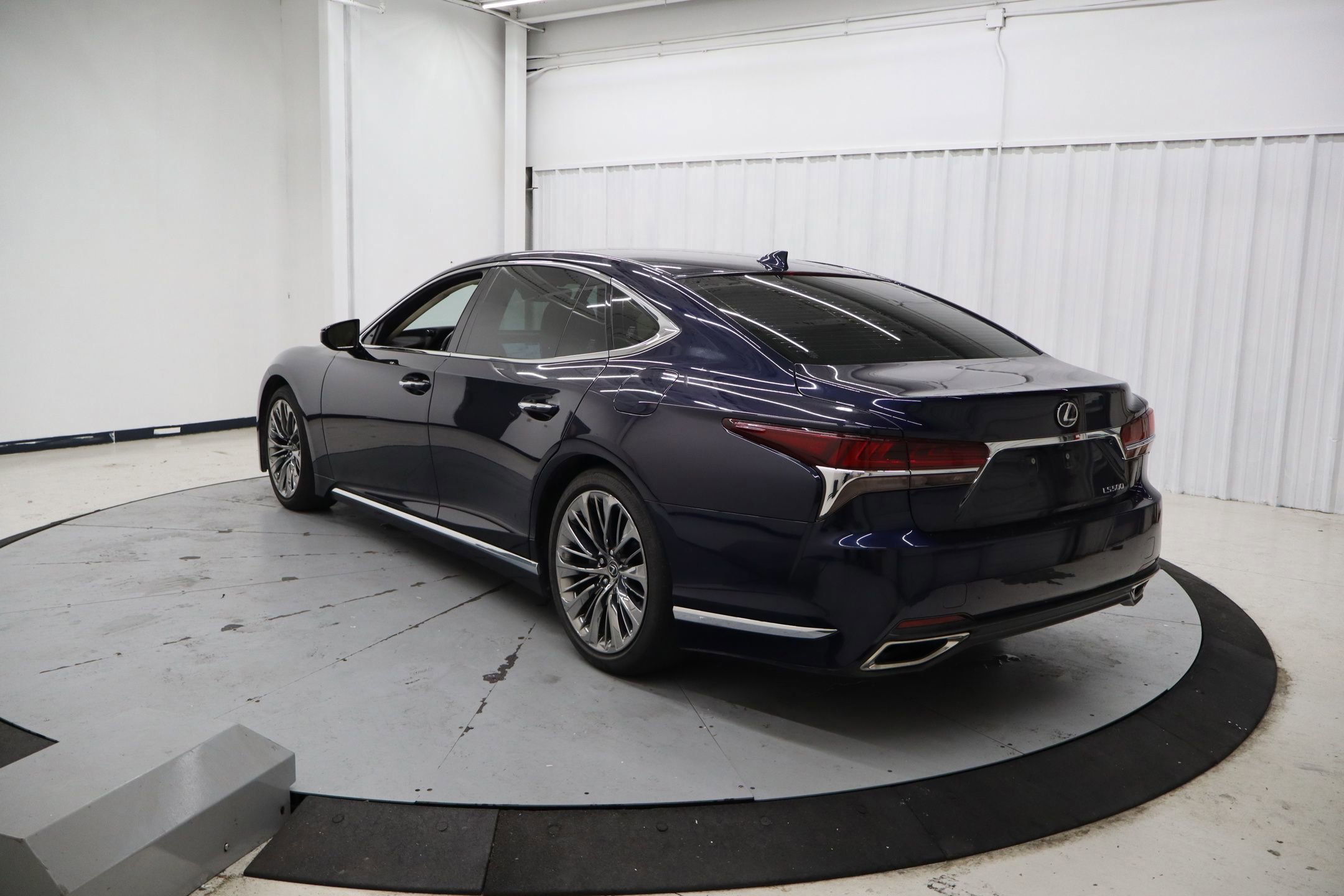 Used 2020 Lexus LS 500 w/ Interior Upgrade Package image 3