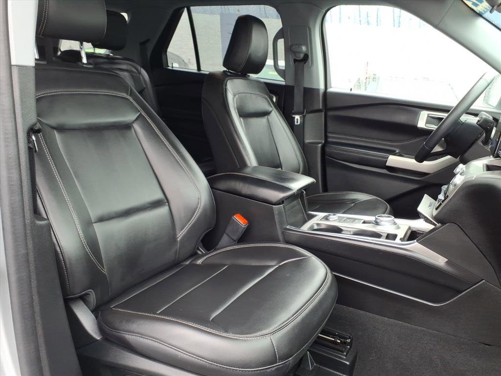 Certified 2022 Ford Explorer XLT w/ Equipment Group 202A image 16
