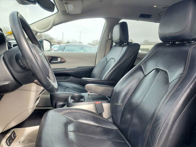 Used 2017 Chrysler Pacifica Touring-L Plus w/ Advanced Safetytec Group image 5