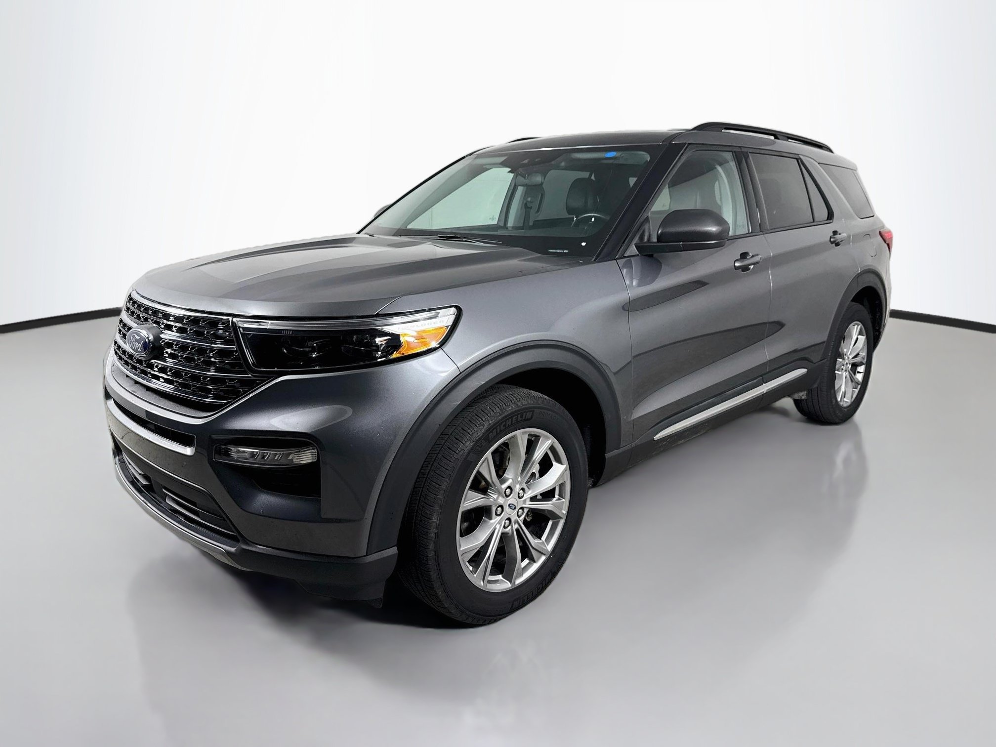 Certified 2023 Ford Explorer XLT w/ Equipment Group 202A AWD/4WD image 9