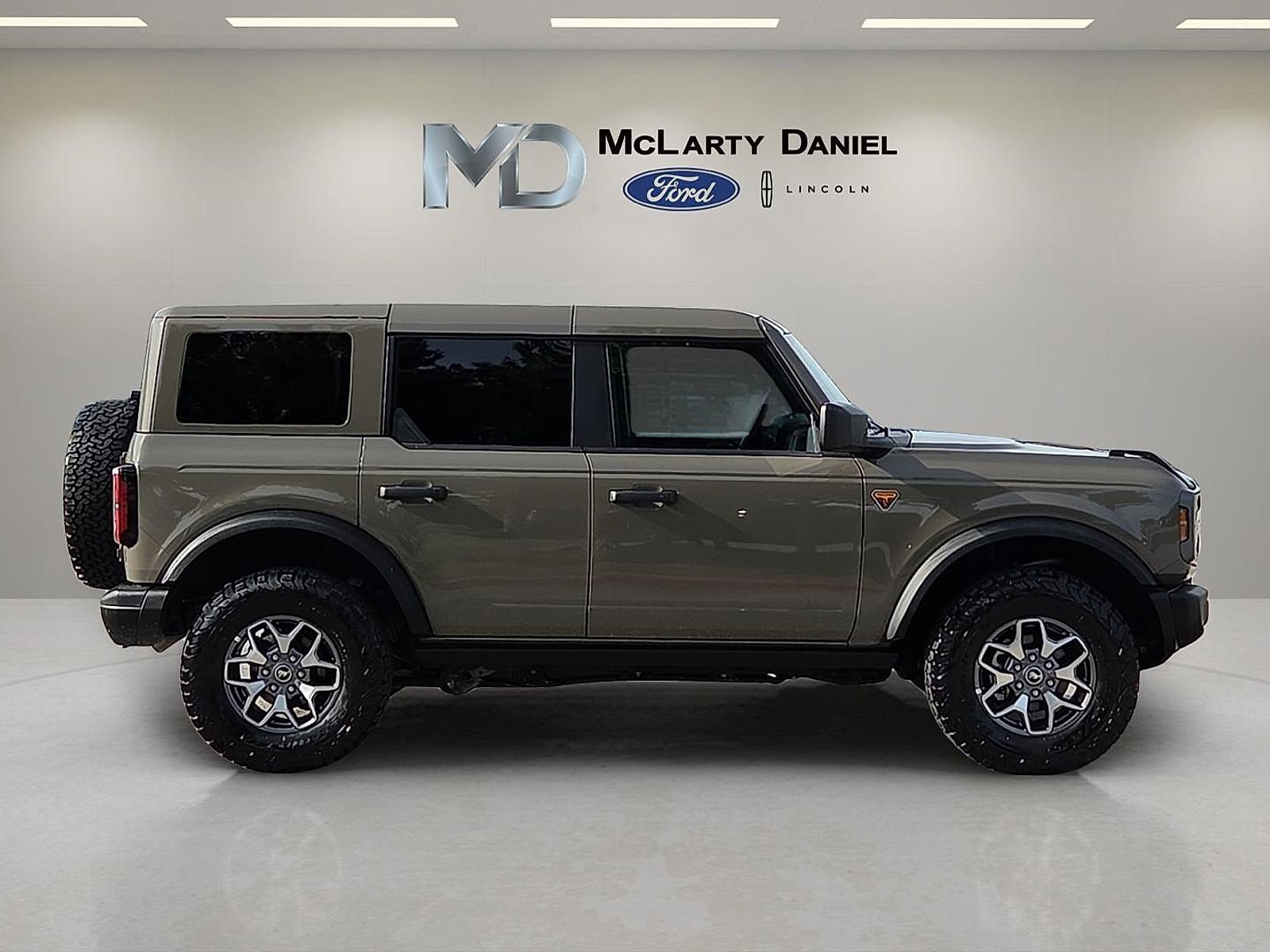 Certified 2025 Ford Bronco Badlands AWD/4WD image 6