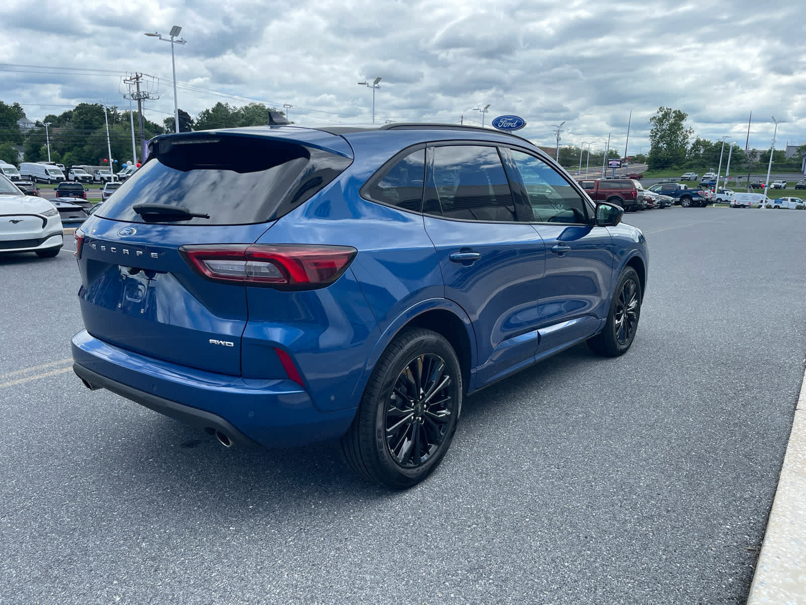 Certified 2023 Ford Escape ST-Line Elite w/ Premium Technology Package AWD/4WD image 5