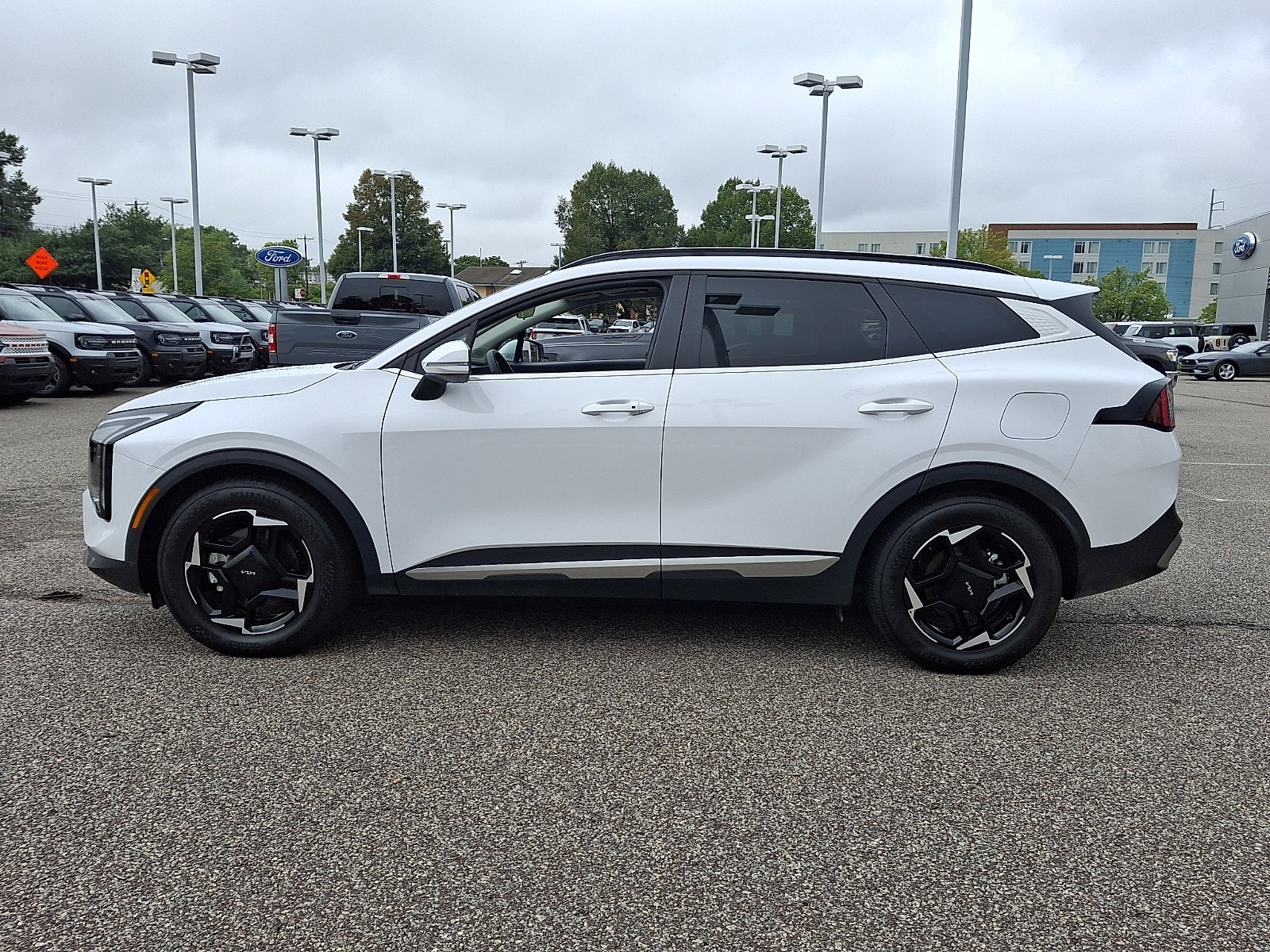 Used 2026 Kia Sportage EX w/ EX Panorama Roof Package FWD image 6