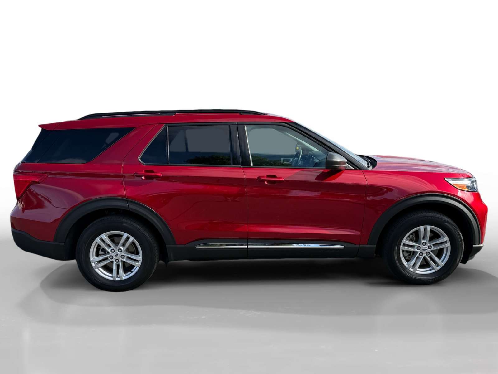 Certified 2023 Ford Explorer XLT w/ Equipment Group 202A RWD image 6