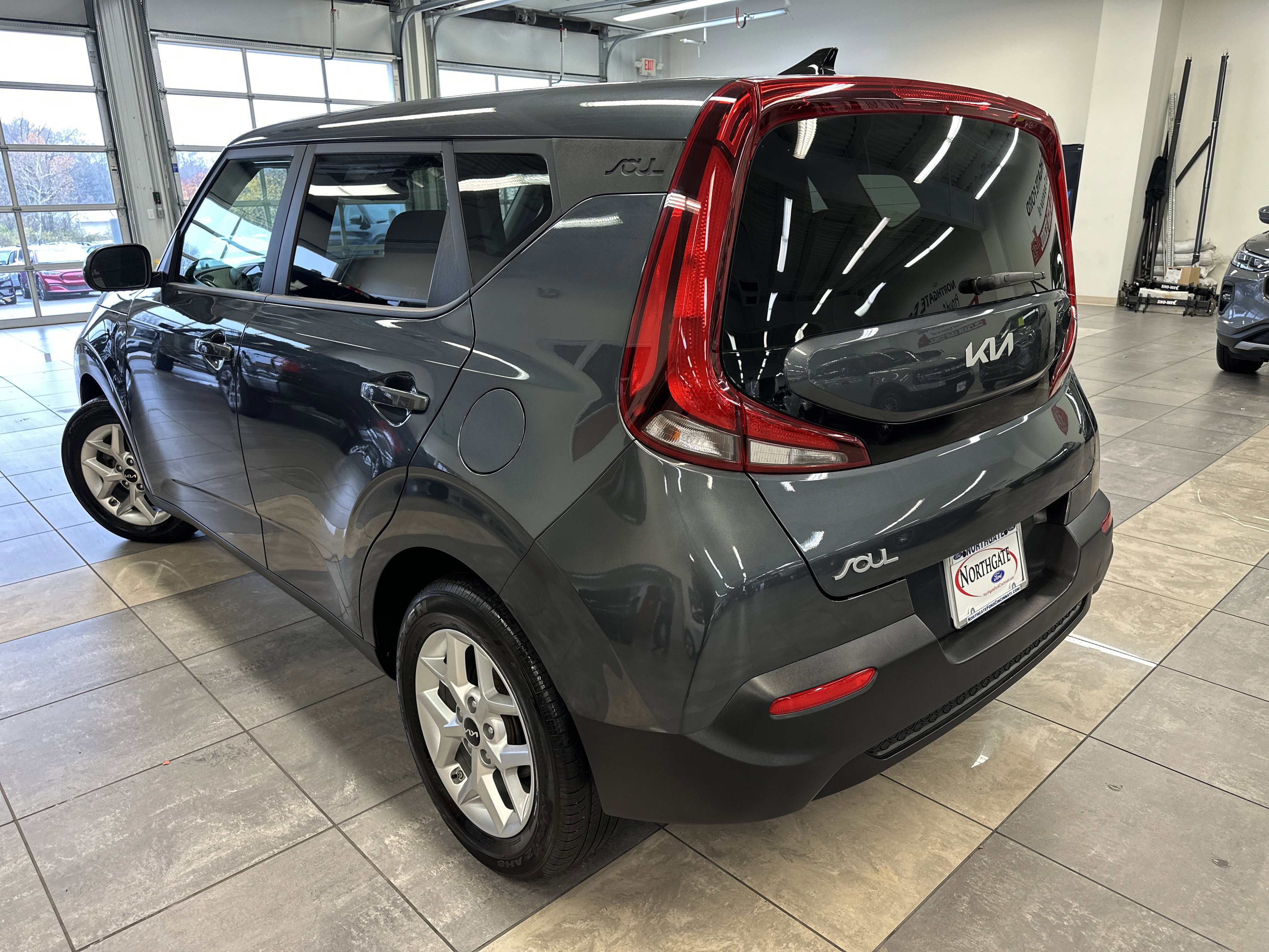 Used 2022 Kia Soul LX w/ Technology Package image 3