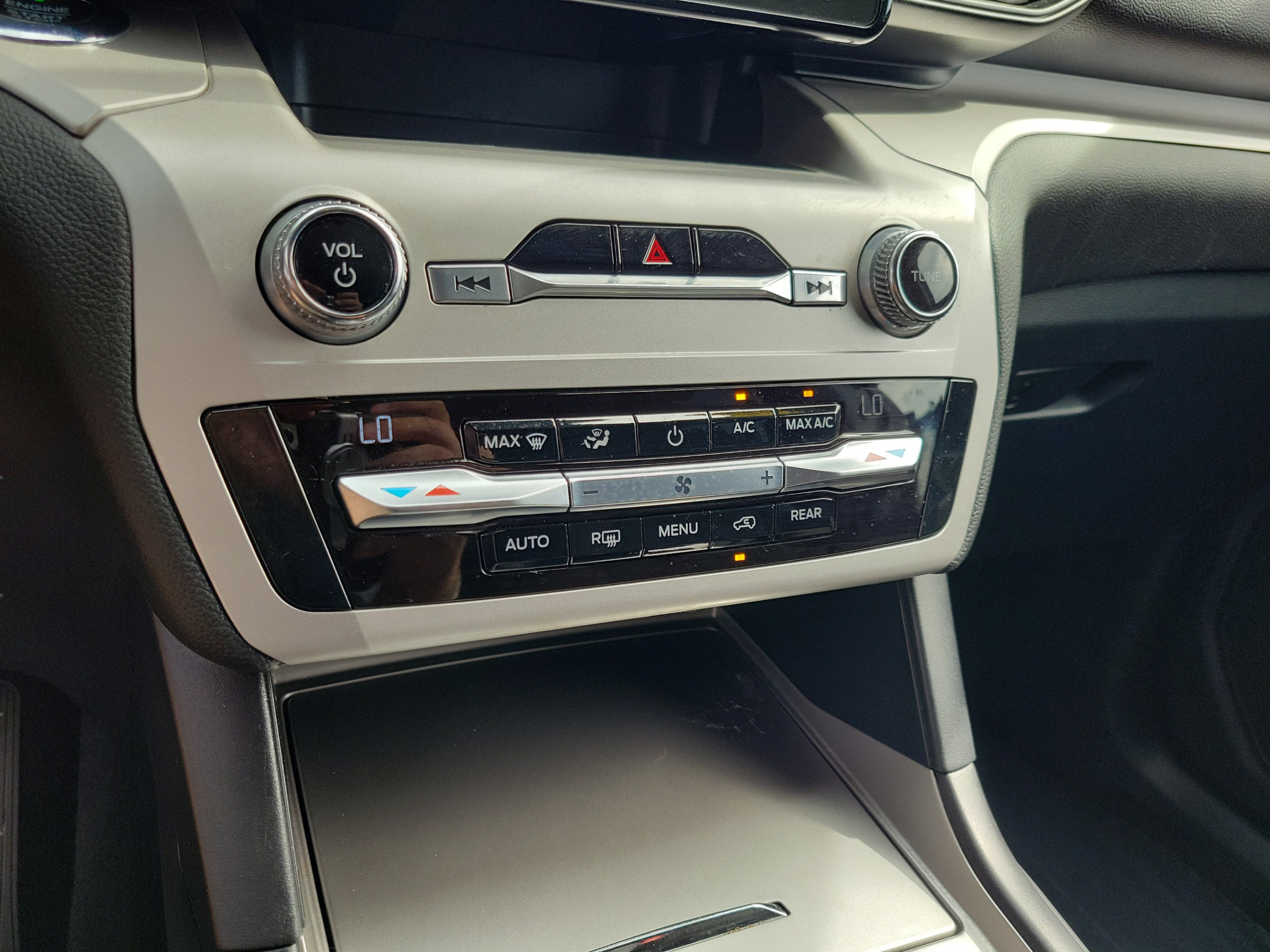 Certified 2020 Ford Explorer XLT RWD image 29
