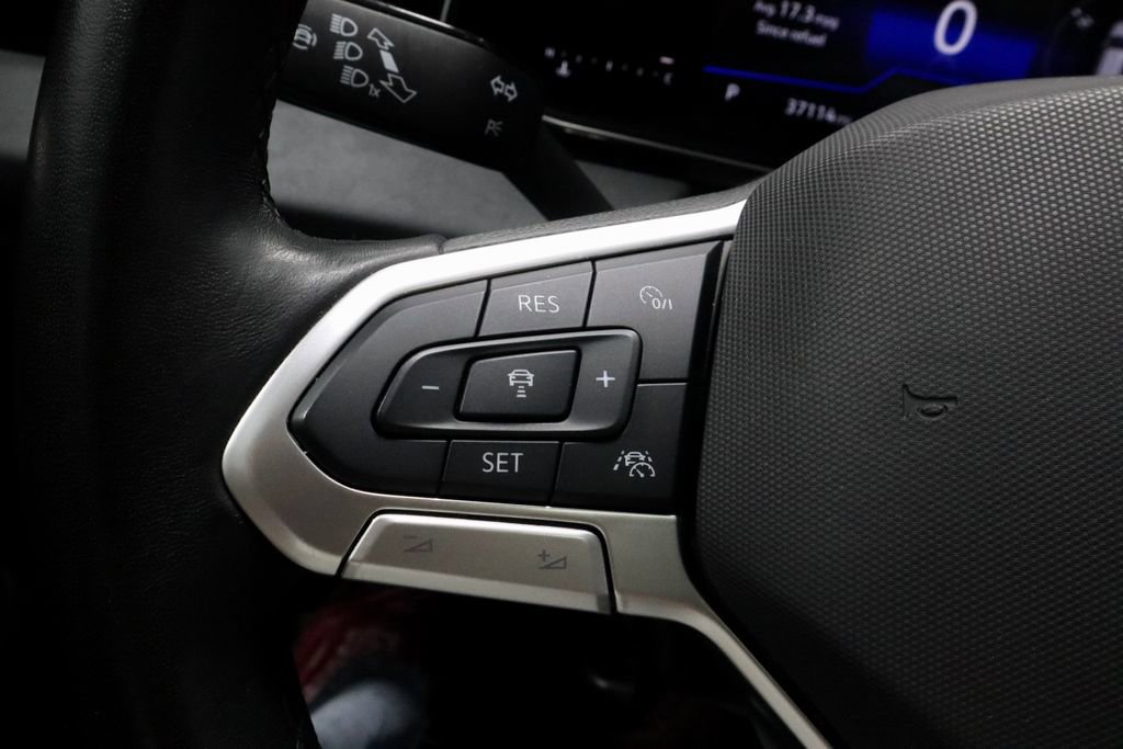 Used 2025 Volkswagen Jetta SE image 27