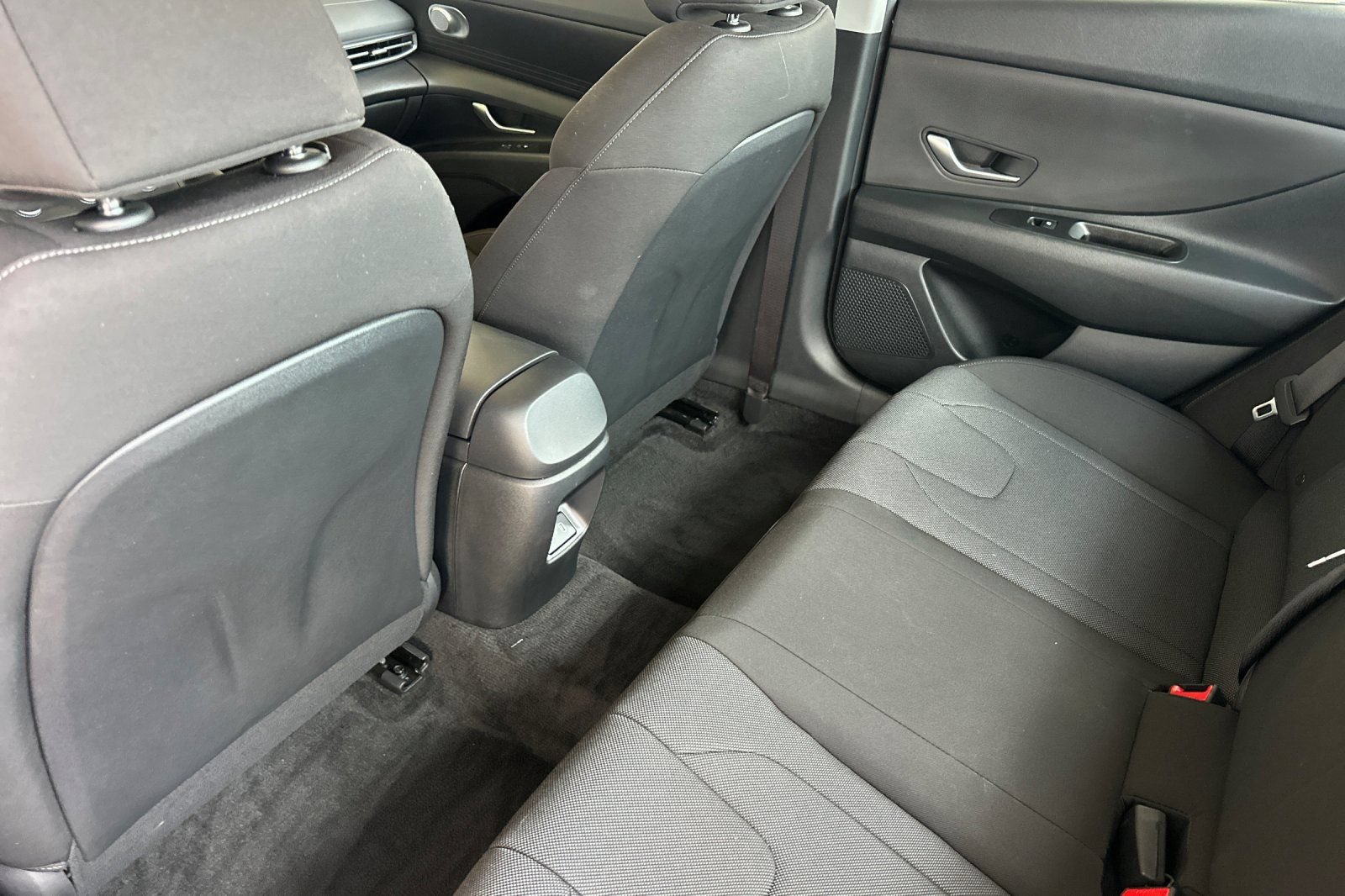 Used 2025 Hyundai Elantra SE FWD image 12