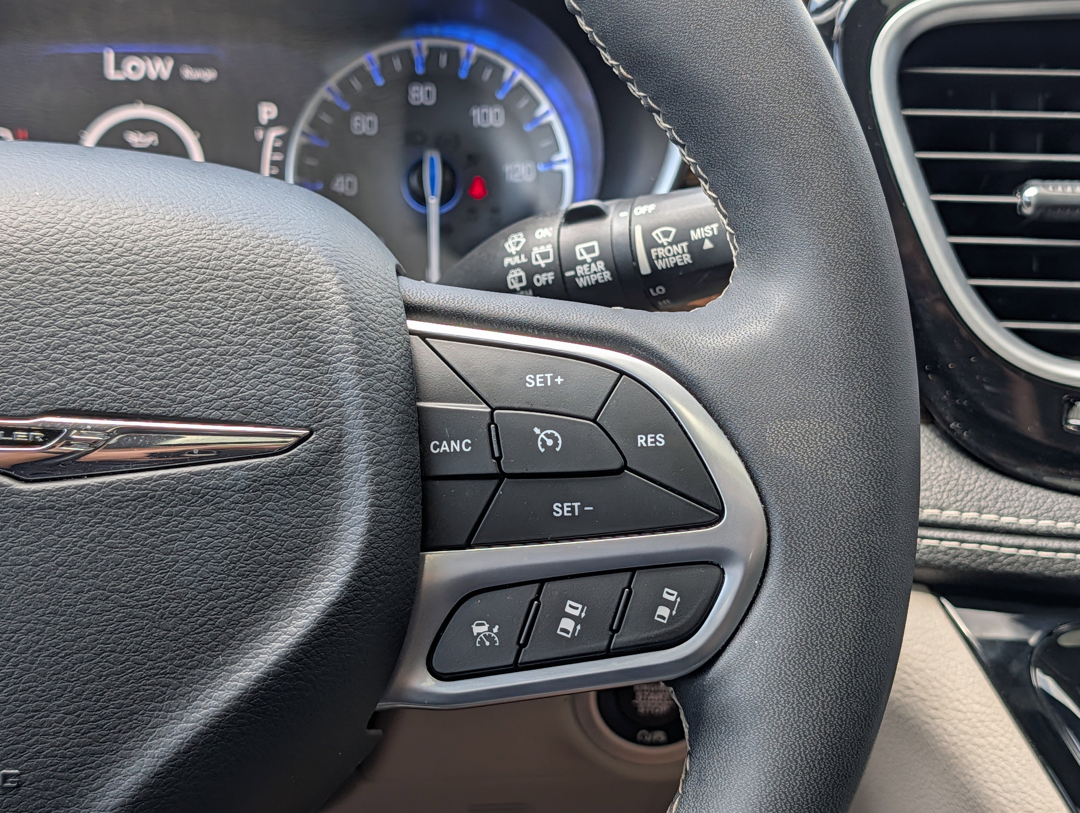 Used 2022 Chrysler Pacifica Limited image 28