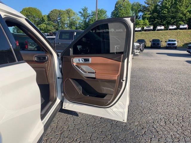 Certified 2024 Ford Explorer King Ranch w/ Technology Package AWD/4WD image 16