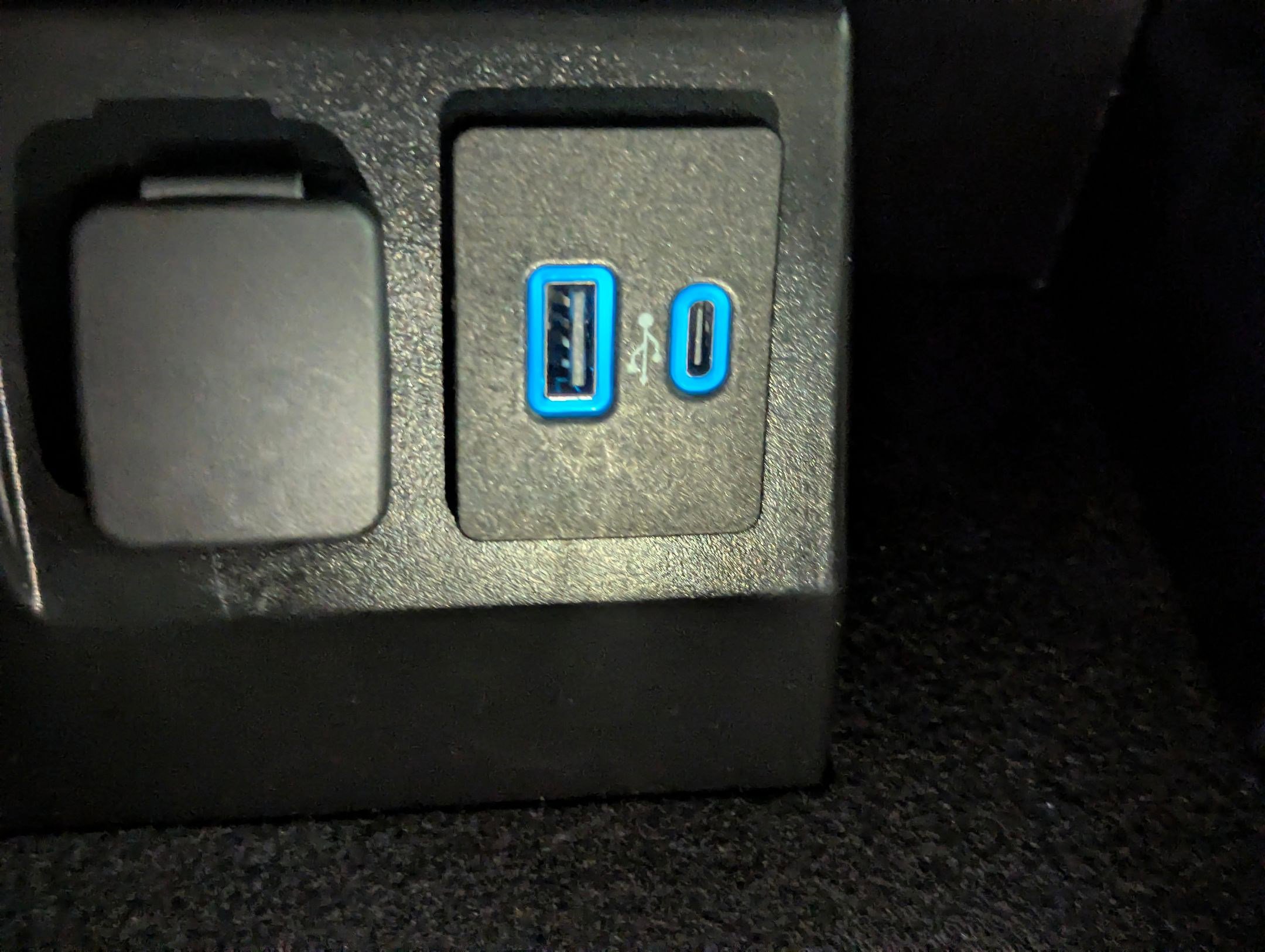 Certified 2024 Ford Explorer XLT w/ Equipment Group 202A image 29