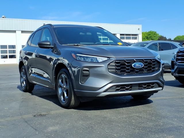 Certified 2023 Ford Escape ST-Line w/ Tech Pack #1 AWD/4WD image 3