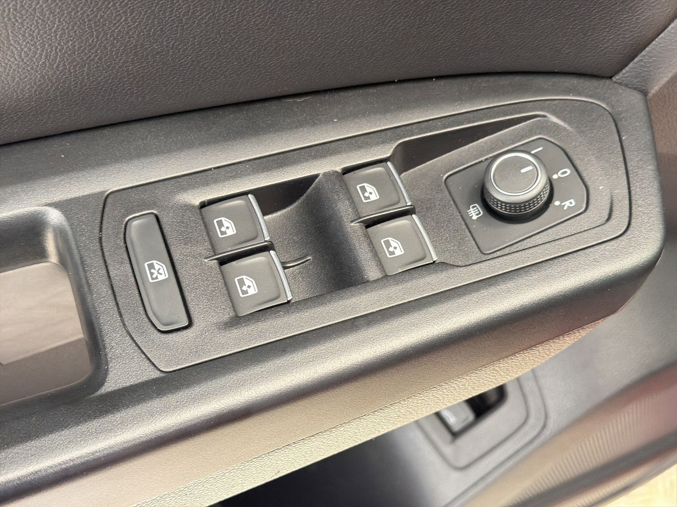Used 2019 Volkswagen Atlas SEL FWD image 12
