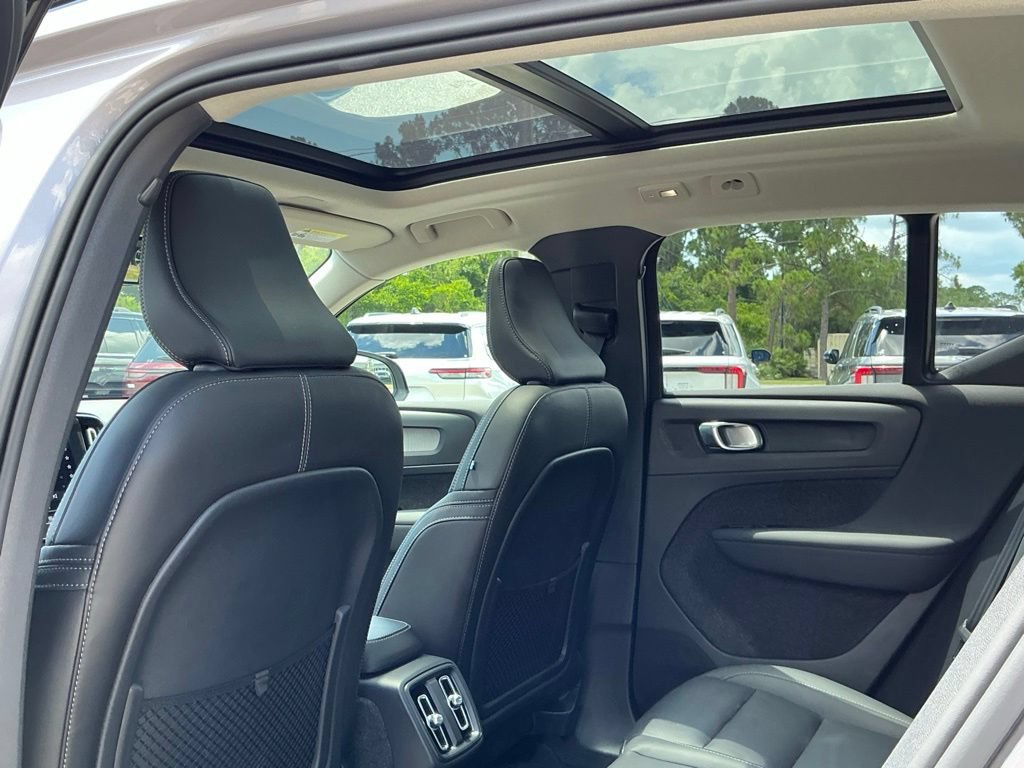 Used 2026 Volvo XC40 B5 Plus AWD/4WD image 35
