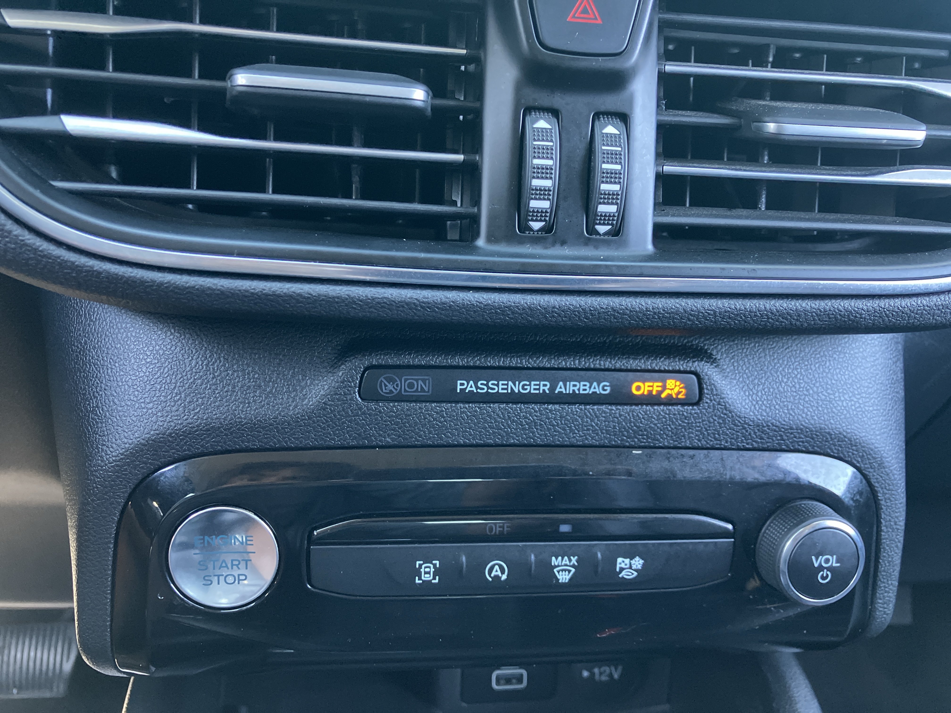 Certified 2025 Ford Escape Platinum AWD/4WD image 29