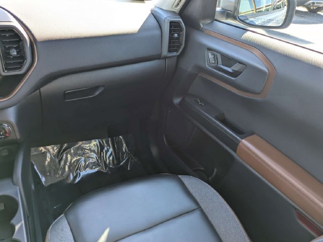 Certified 2024 Ford Bronco Sport Outer Banks w/ Tech Package AWD/4WD image 17