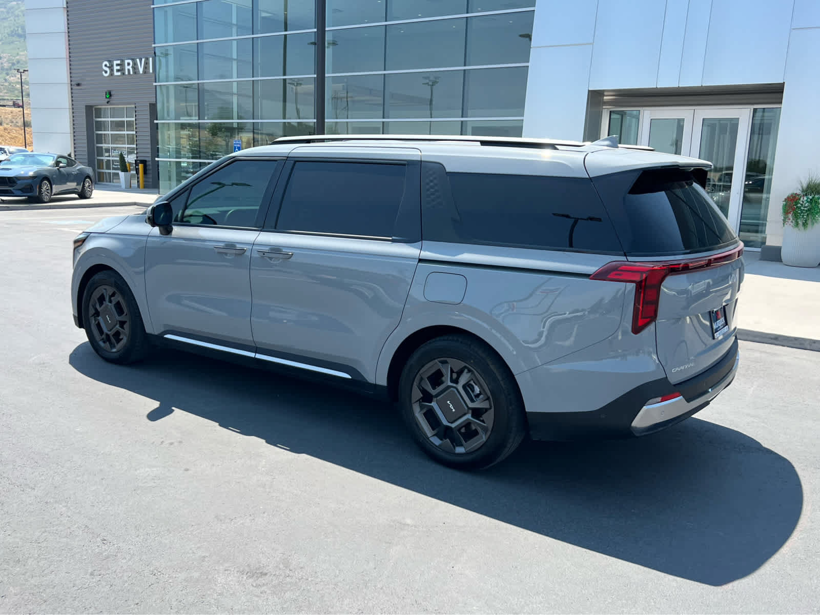 Used 2025 Kia Carnival SX FWD image 11