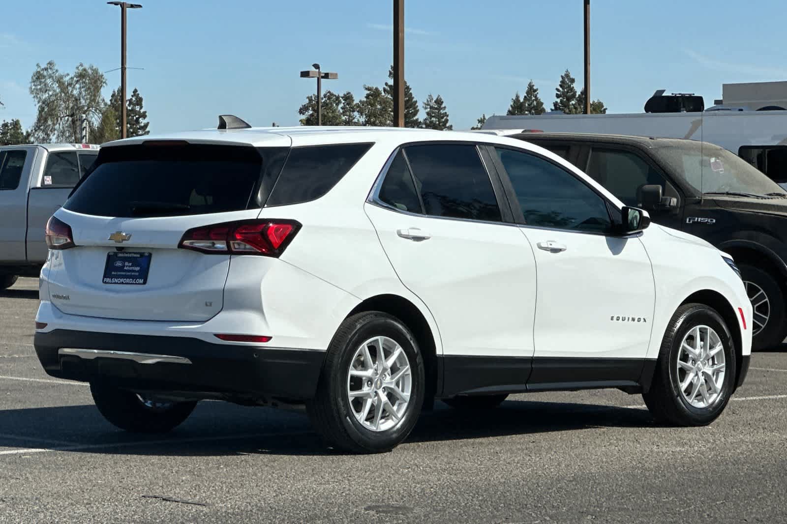 Used 2023 Chevrolet Equinox LT w/ Driver Convenience Package FWD image 2