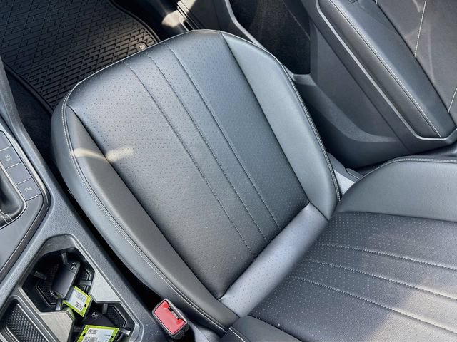 Used 2024 Volkswagen Tiguan SE R-Line AWD/4WD image 31