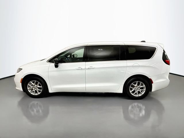 Used 2025 Chrysler Pacifica Select FWD image 4