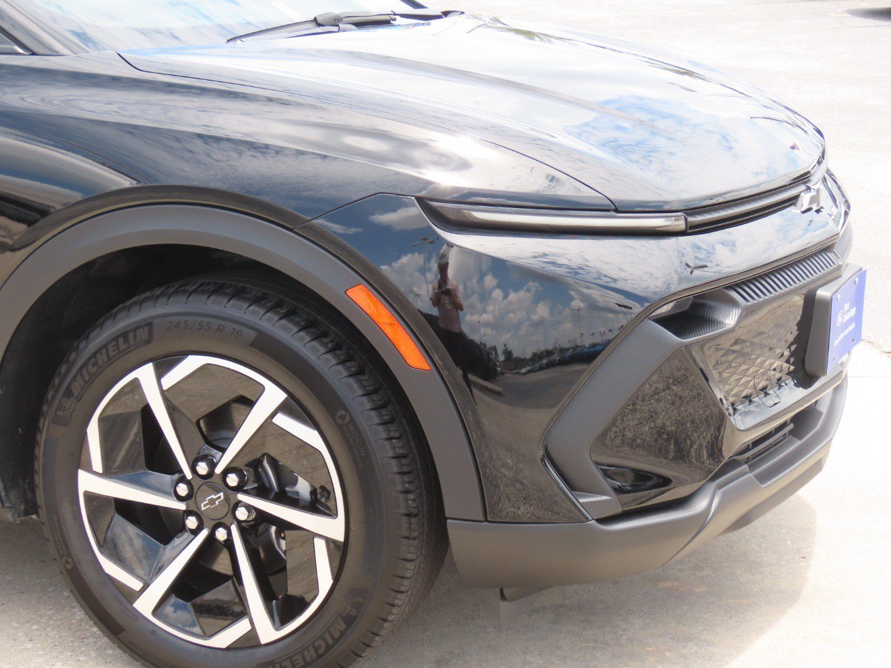 Used 2026 Chevrolet Equinox EV LT w/ Comfort Package FWD image 5
