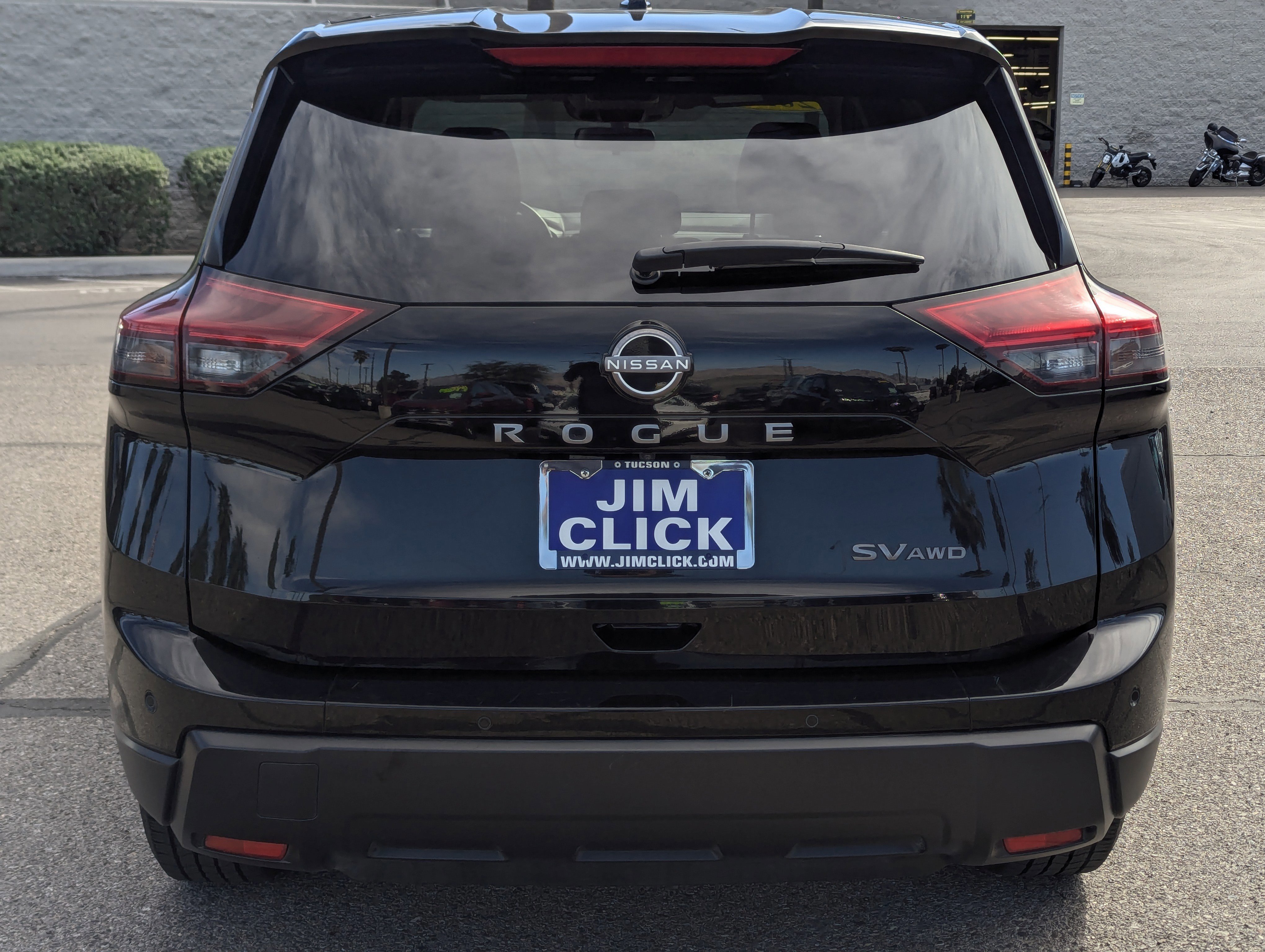 Used 2024 Nissan Rogue SV image 3