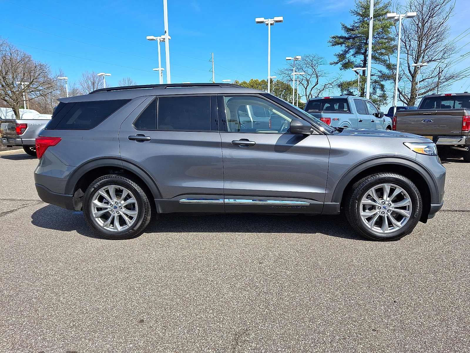 Certified 2024 Ford Explorer XLT w/ Equipment Group 202A image 9