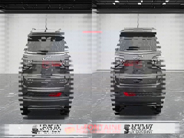 Used 2023 Jeep Compass Limited image 3