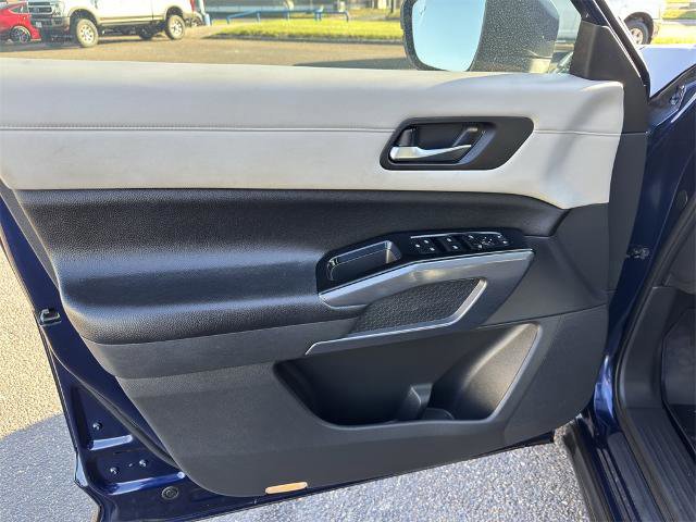 Used 2022 Nissan Pathfinder SL w/ SL Premium Package image 13