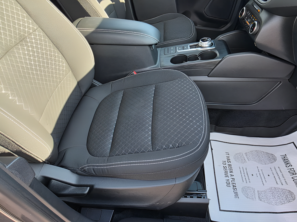 Certified 2024 Ford Escape Active AWD/4WD image 35