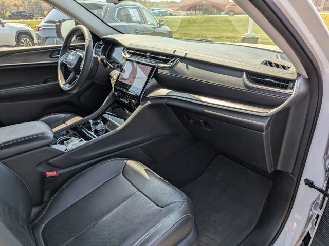 Used 2023 Jeep Grand Cherokee Limited w/ Luxury Tech Group II AWD/4WD image 38