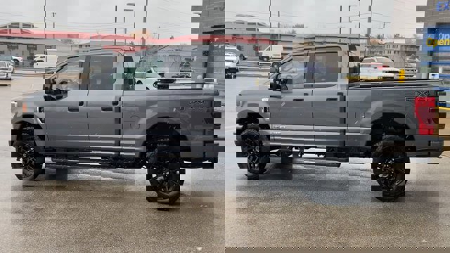 Certified 2022 Ford F250 XLT w/ Black Appearance Package image 7