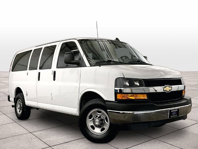 Used 2018 Chevrolet Express 3500 LT w/ LT Preferred Equipment Group RWD image 2