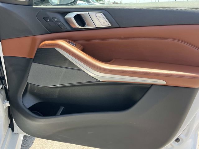 Used 2021 BMW X7 M50i AWD/4WD image 32